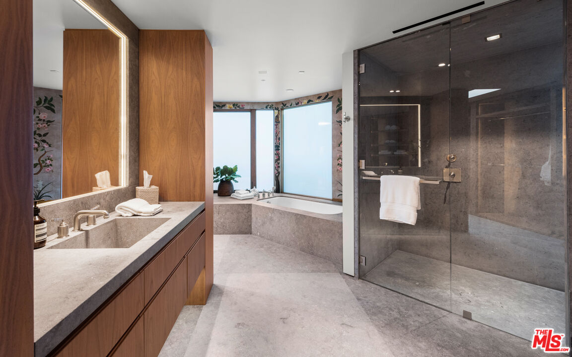 960 North Alpine Drive Beverly Hills, CA 90210 - Photo 23 of 33