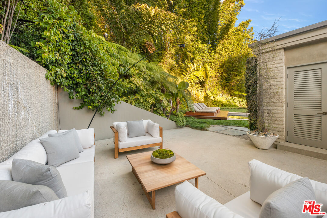 960 North Alpine Drive Beverly Hills, CA 90210 - Photo 28 of 33