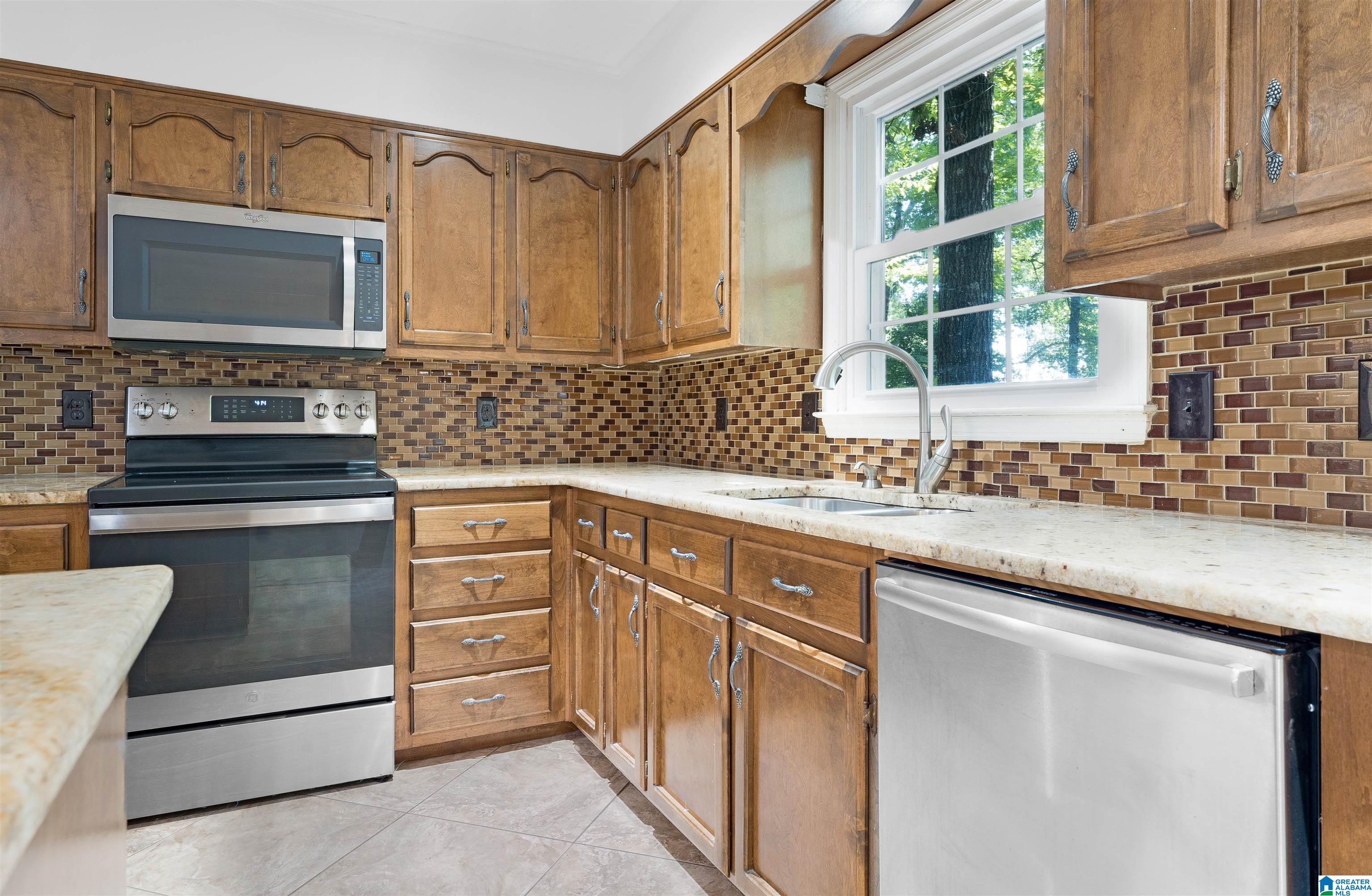 2113 Aaron Road Pelham, AL 35124 - Photo 5 of 22 Gallery Image 5
