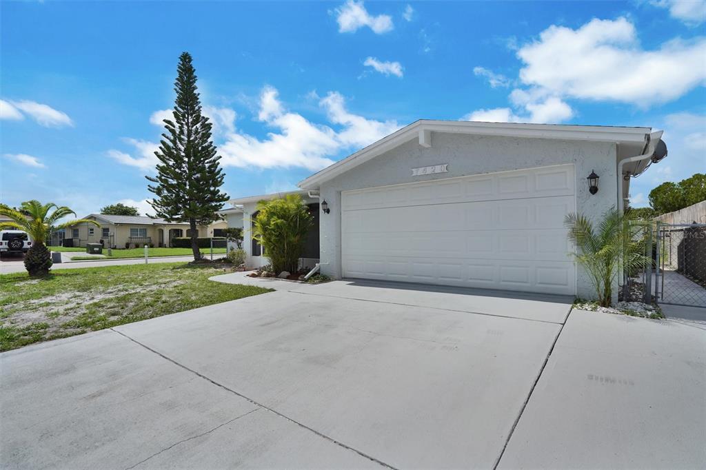 7420 Castanea Drive Port Richey, FL 34668 - Photo 3 of 50 Gallery Image 3