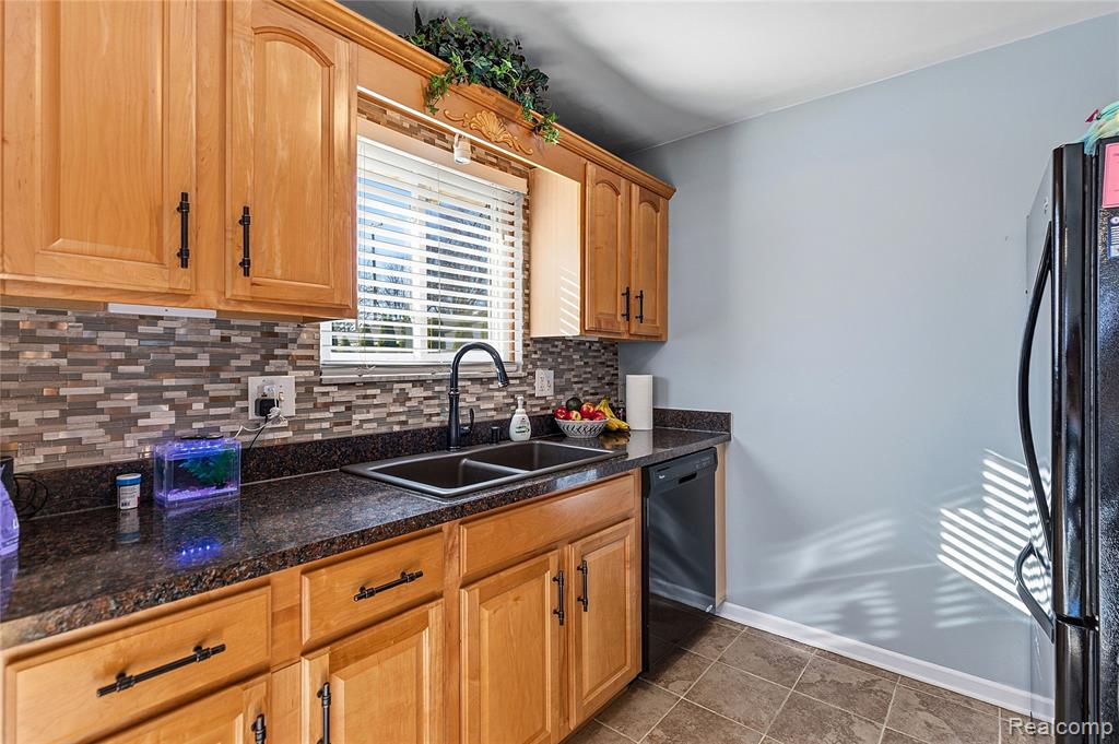 3066 Hessel Avenue Rochester Hills, MI 48307 - Photo 7 of 24 Gallery Image 7