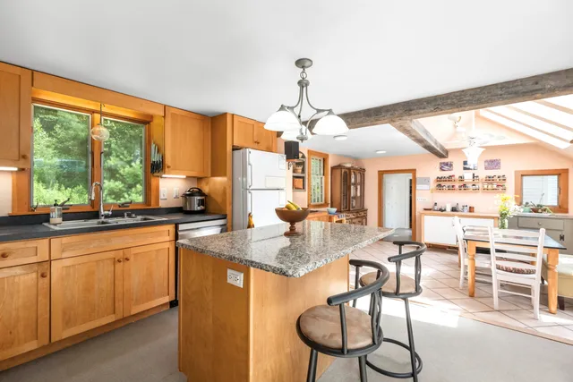 $850,000 | 579 Alford Lake Road, Hope, ME 04847