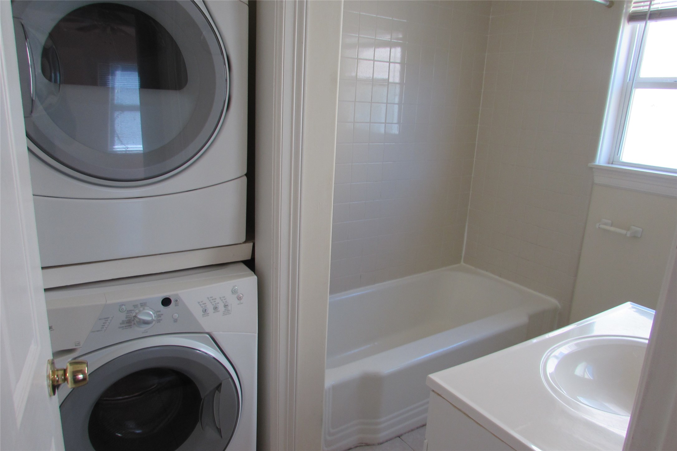 2513 Shakespeare Street, Unit 3 Houston, TX 77030 - Photo 11 of 15 a bathroom with a sink and a vanity