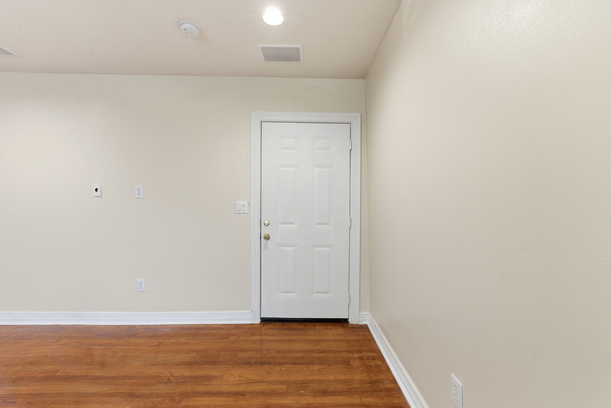2513 Shakespeare Street, Unit 3 Houston, TX 77030 - Photo 13 of 28 View of the living area
