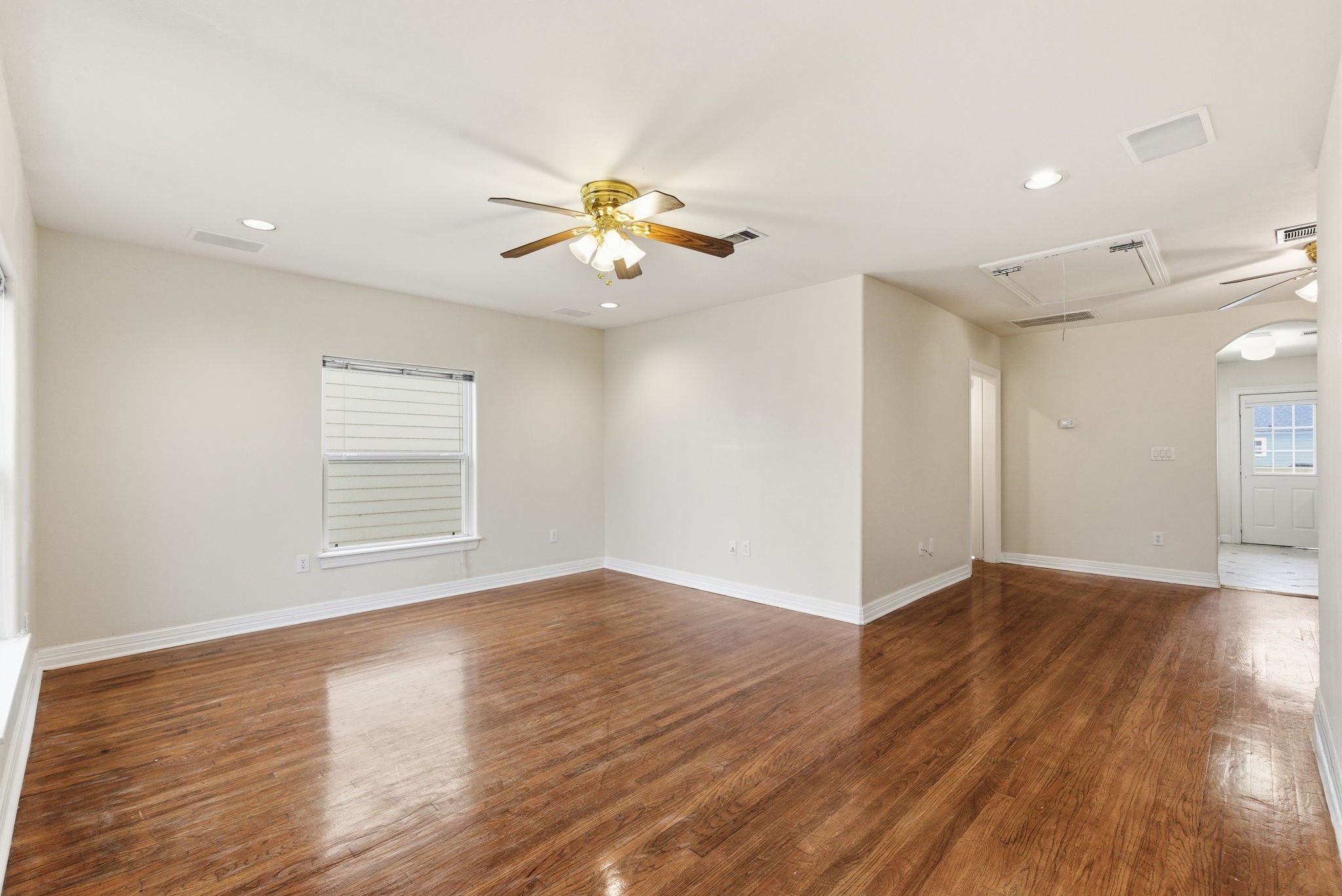 2513 Shakespeare Street, Unit 3 Houston, TX 77030 - Photo 14 of 28 Another view of the living area