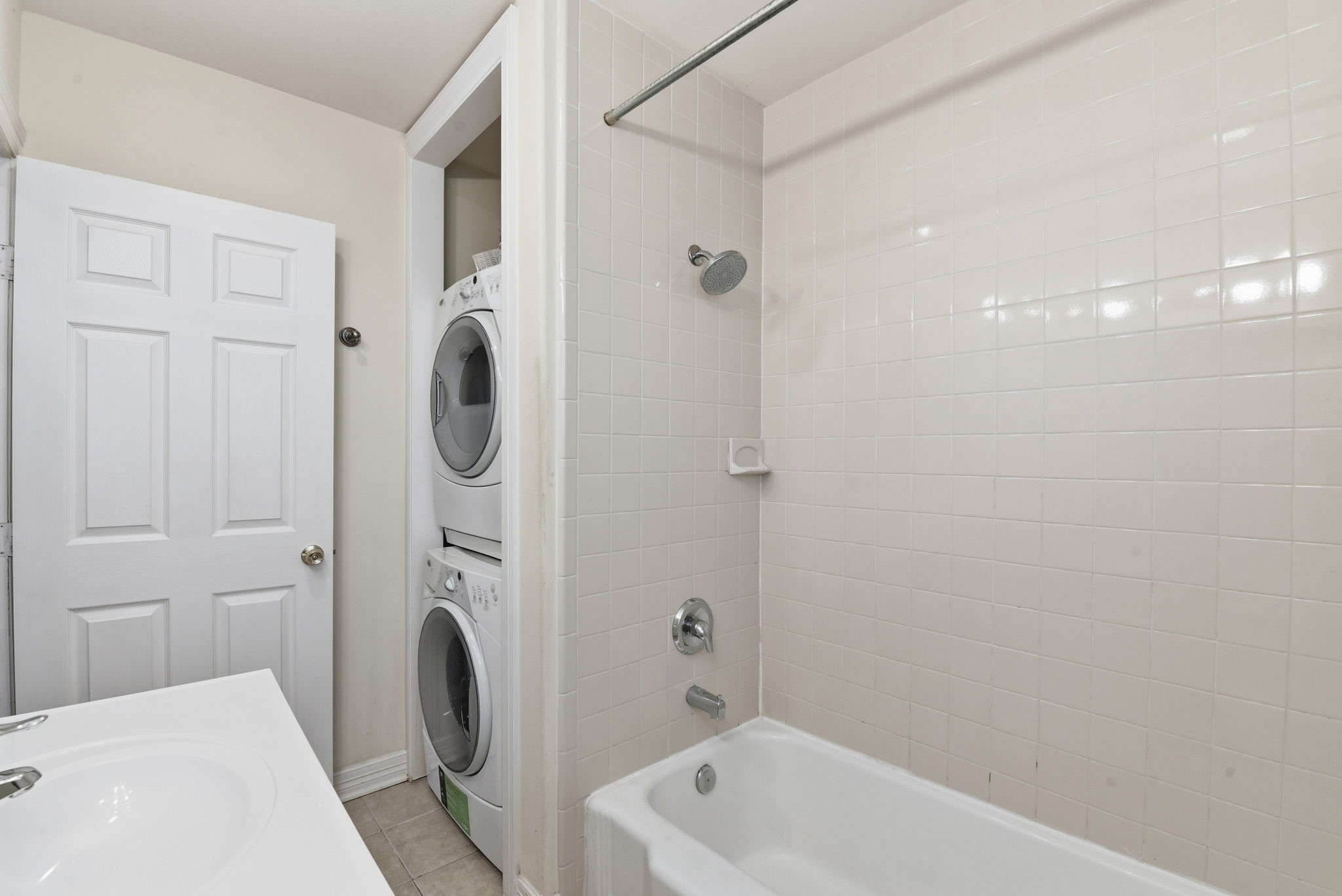 2513 Shakespeare Street, Unit 3 Houston, TX 77030 - Photo 23 of 28 Full Bath