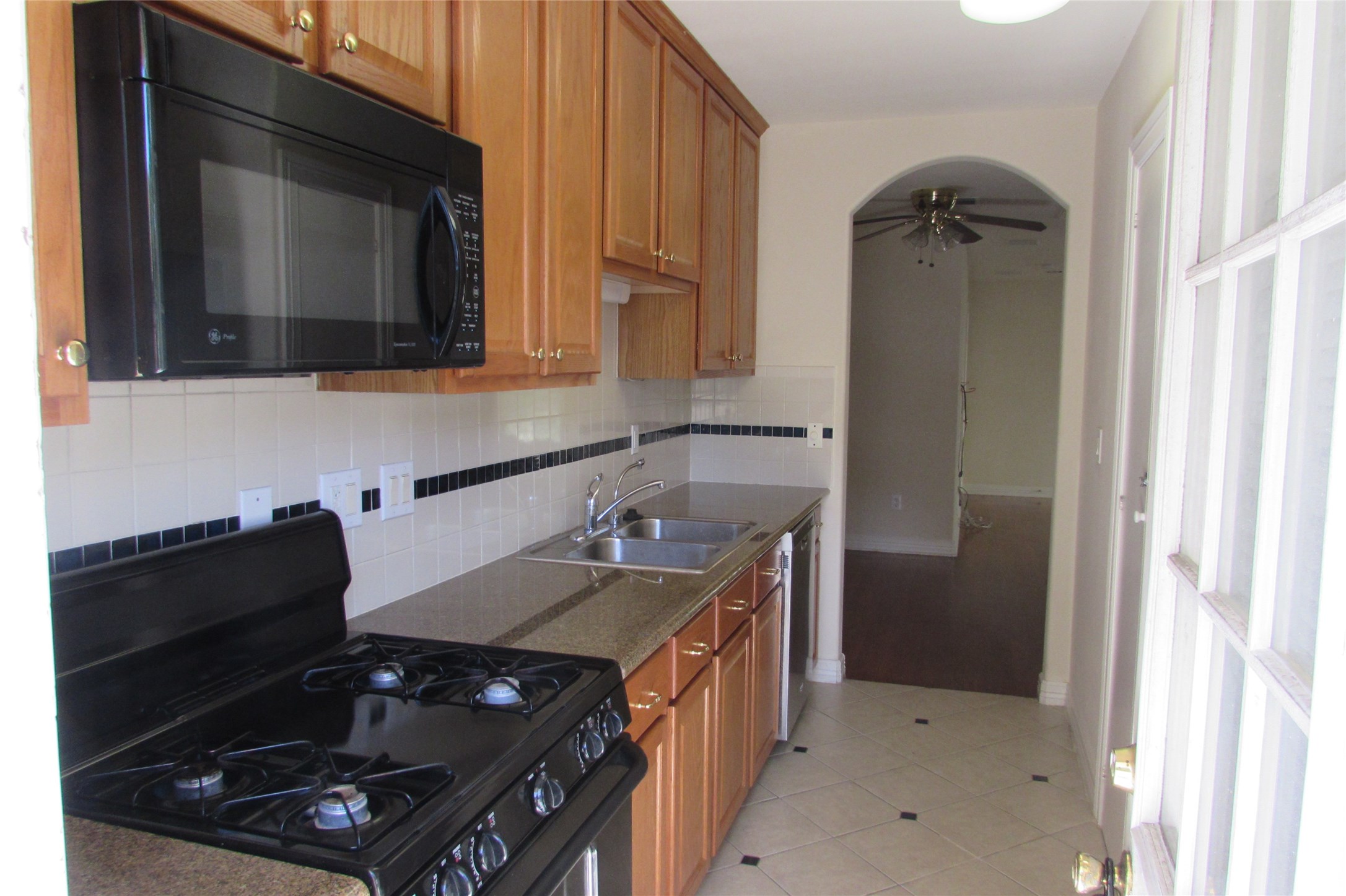 2513 Shakespeare Street, Unit 3 Houston, TX 77030 - Photo 3 of 15 a kitchen with a stove and a microwave