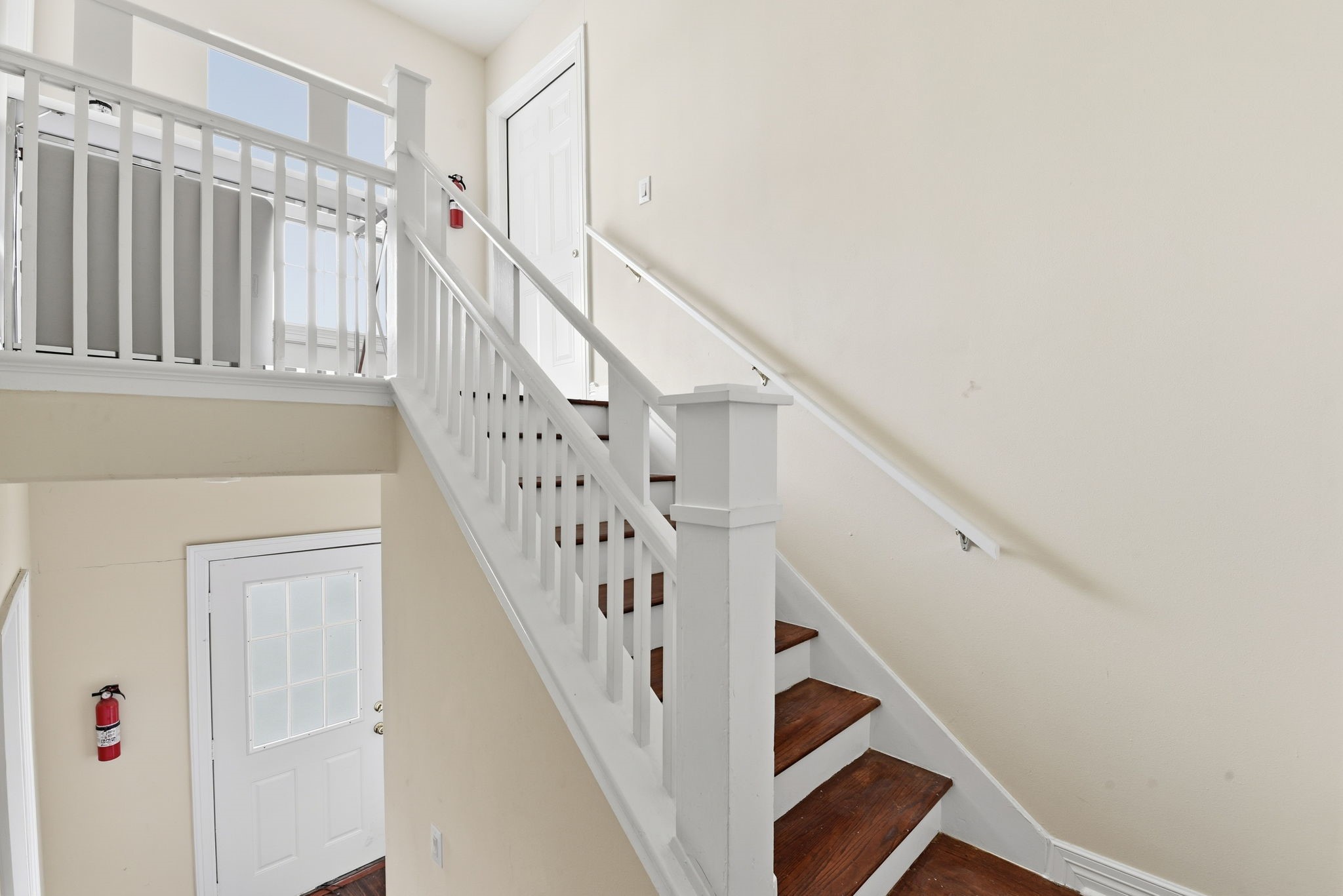 2513 Shakespeare Street, Unit 3 Houston, TX 77030 - Photo 8 of 28 Another view of the share entryway.