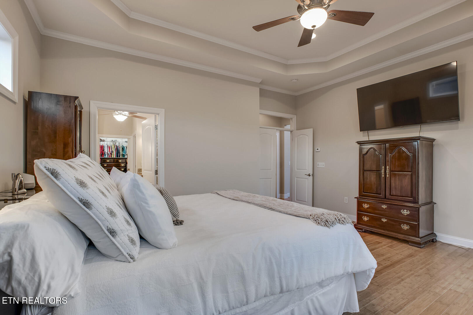 1490 Rarity Bay Parkway Vonore, TN 37885 - Photo 28 of 60 28_RarityBayPkwy_1490_MasterBedroom02