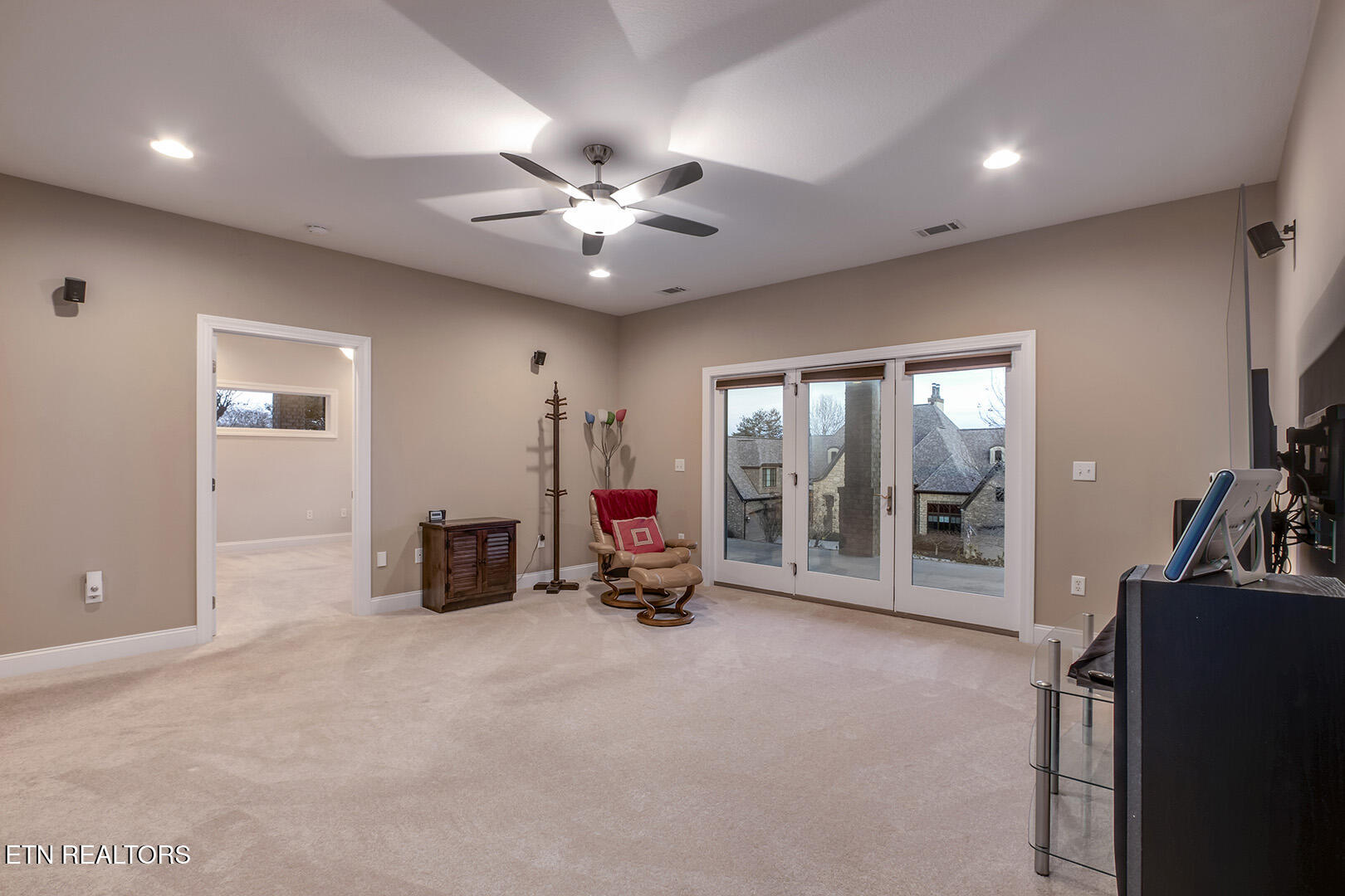 1490 Rarity Bay Parkway Vonore, TN 37885 - Photo 41 of 60 41_RarityBayPkwy_1490_Family02