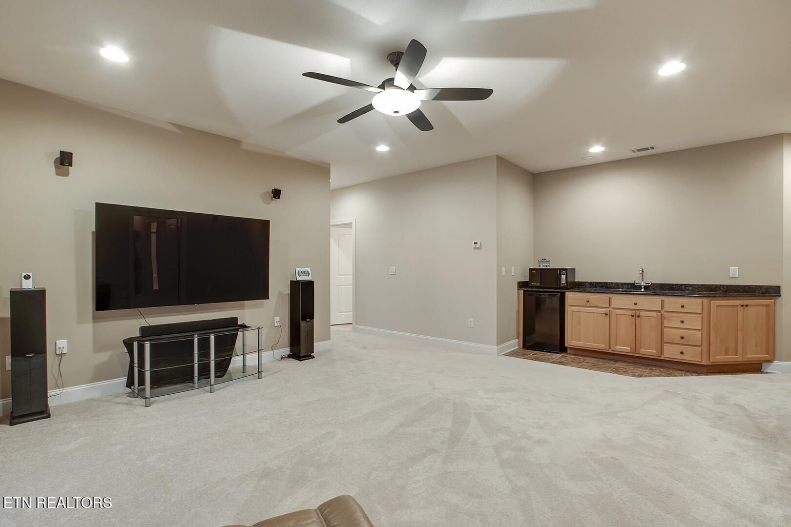 1490 Rarity Bay Parkway Vonore, TN 37885 - Photo 45 of 60 45_RarityBayPkwy_1490_Family04