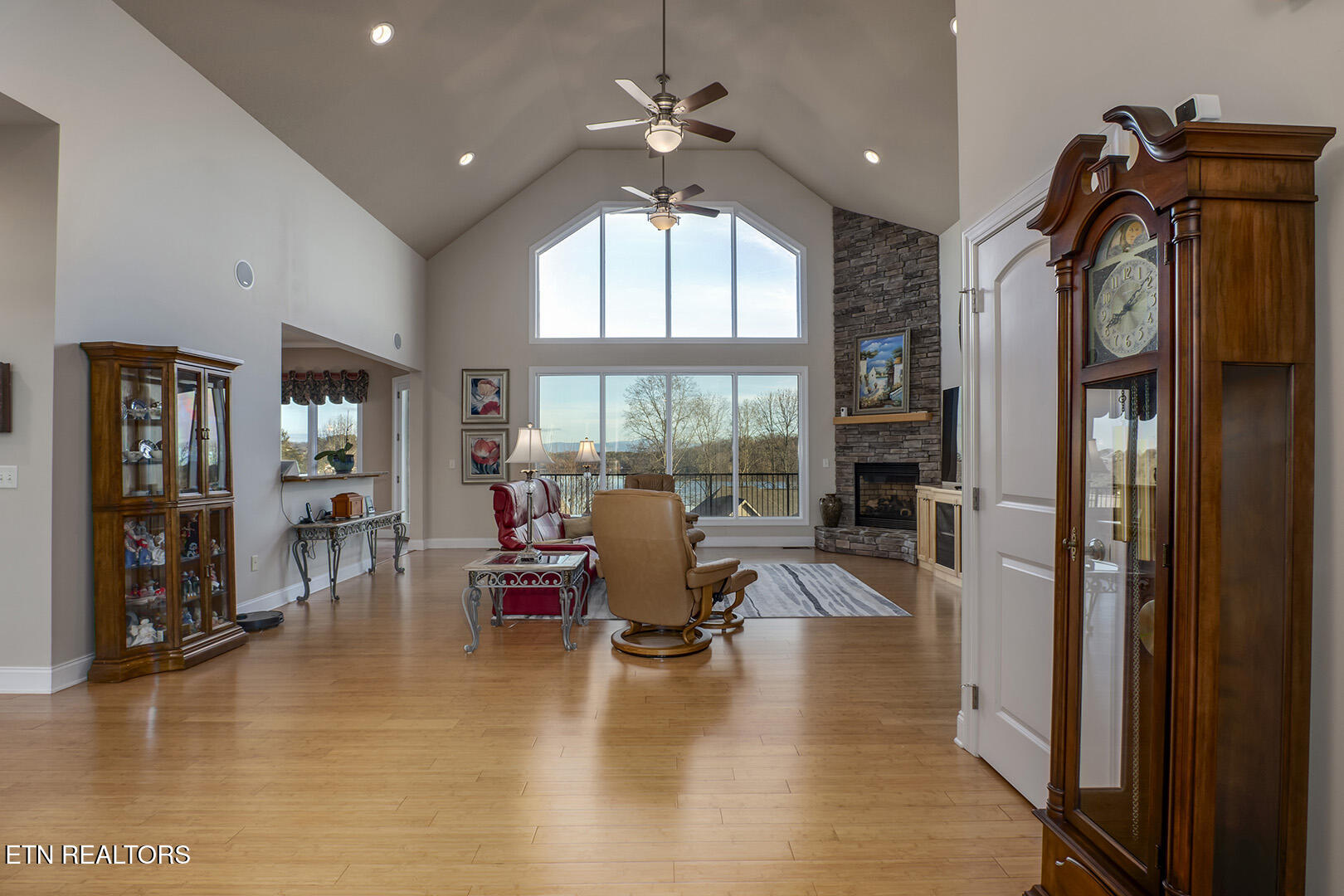 1490 Rarity Bay Parkway Vonore, TN 37885 - Photo 5 of 60 05_RarityBayPkwy_1490_EntryView