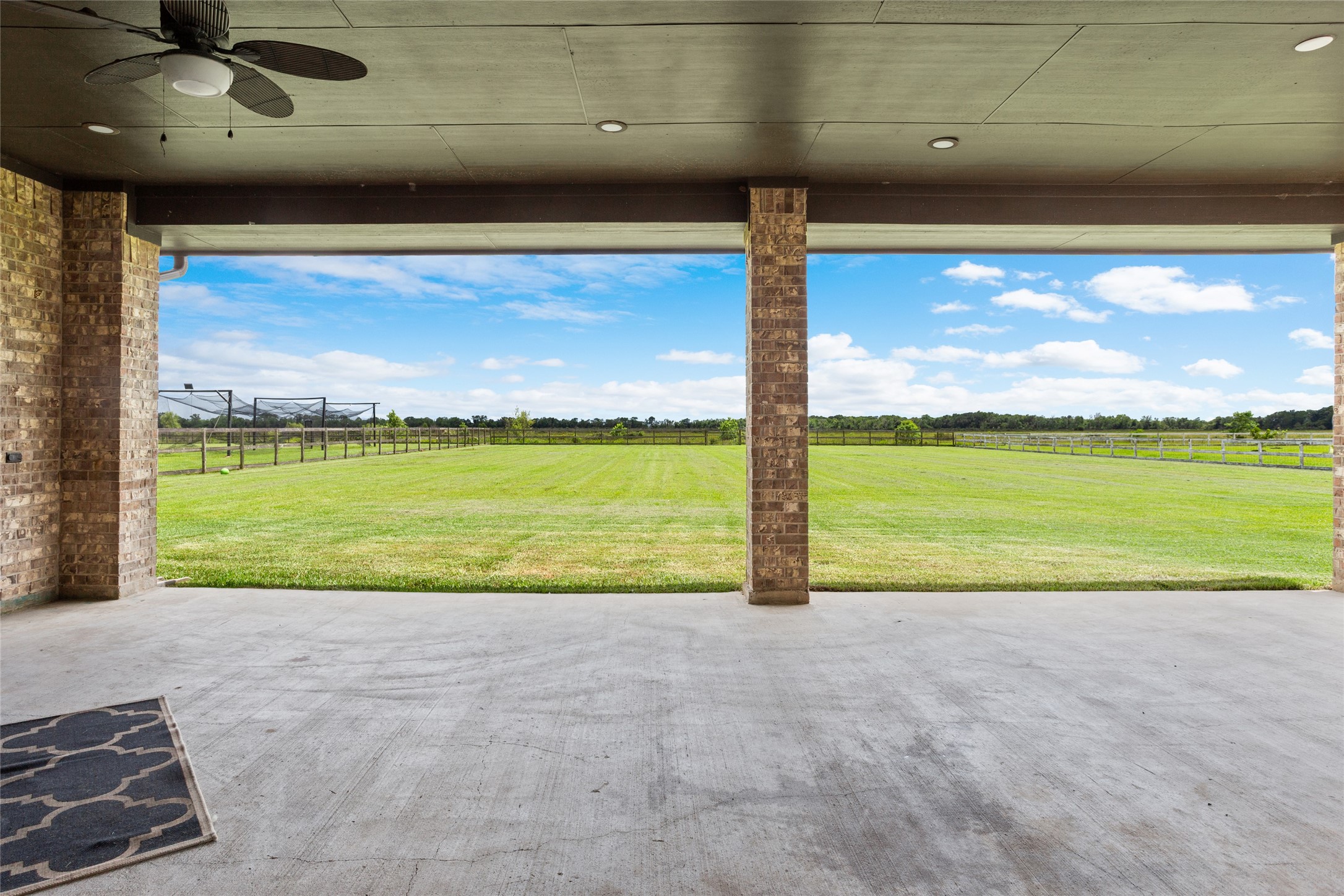 7842 Pebble Hill Lane Rosharon, TX 77583 - Photo 30 of 33 a view of an ocean from a building