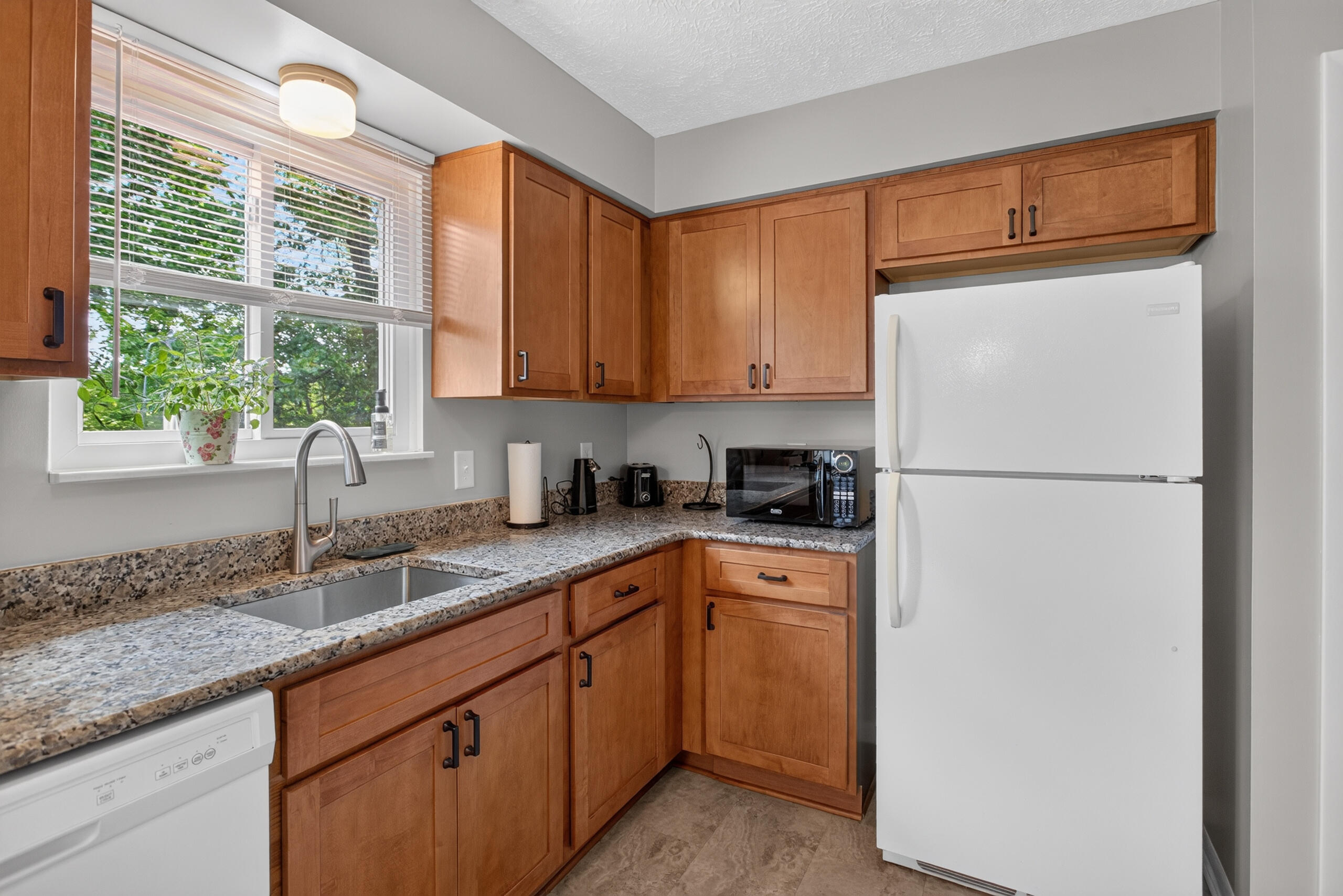 3651 Dexter Trail Stockbridge, MI 49285 - Photo 23 of 54 Kitchen