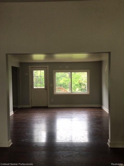8073 Denton Hill Road Fenton, MI 48430 - Photo 3 of 6 IMG_5621.JPG