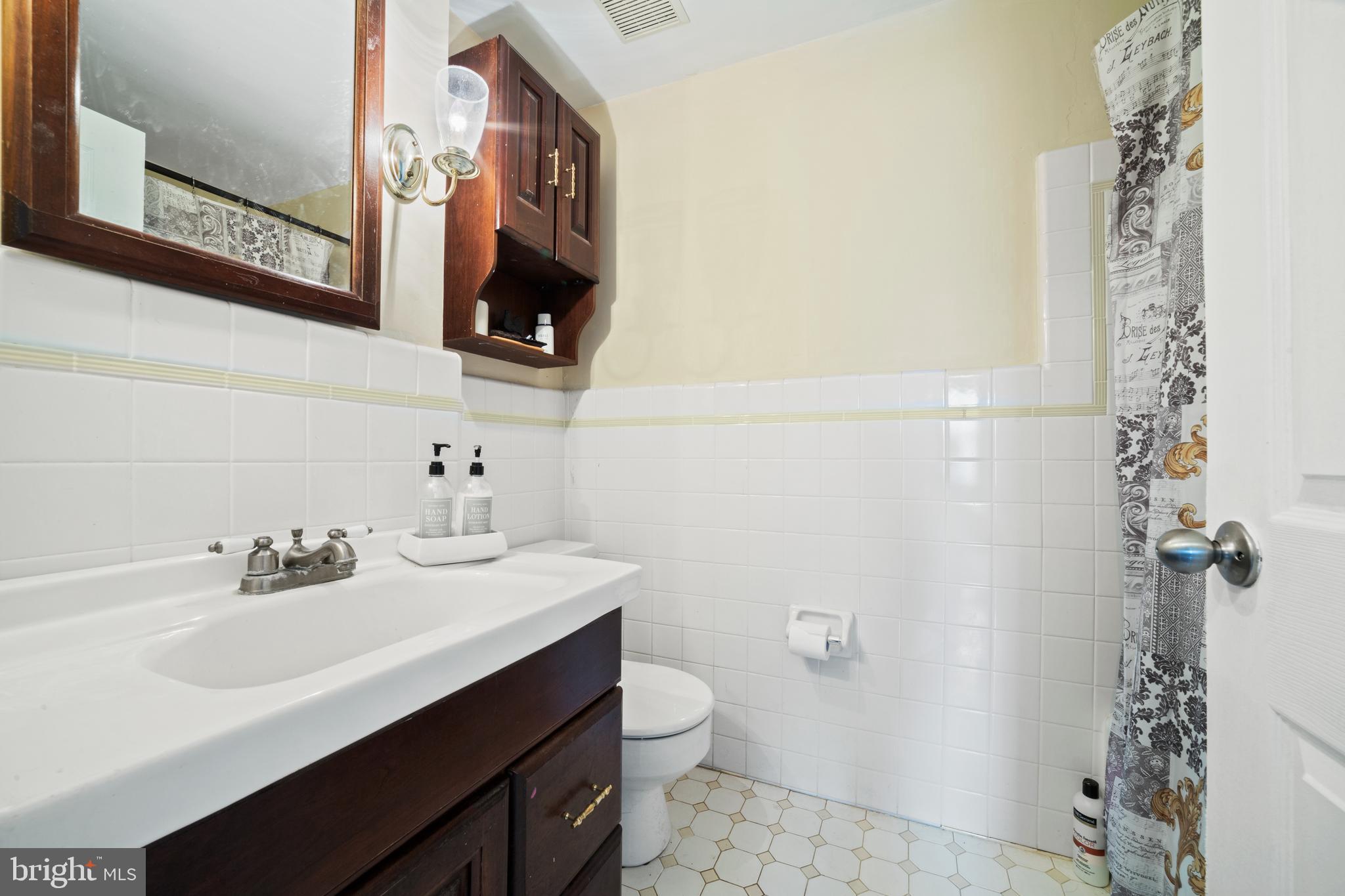 311 Oreland Mill Road Oreland, PA 19075 - Photo 23 of 30 3 rd bathroom