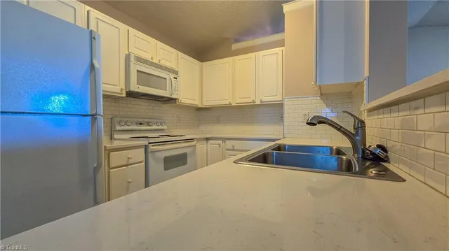 $1,300 | 932 Scholastic Court, Winston-Salem, NC 27106