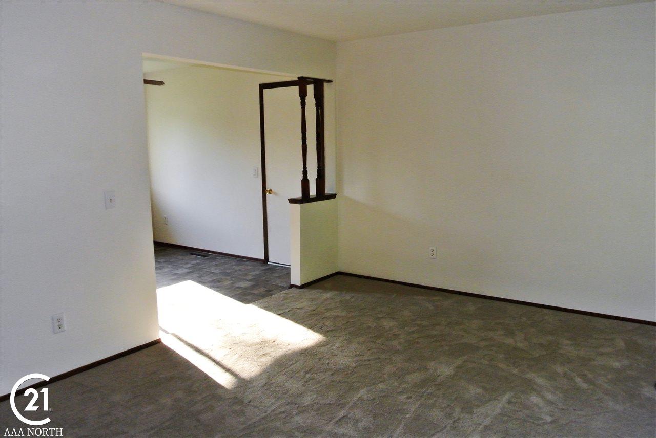 2410 Melvin Avenue Rochester, MI 48307 - Photo 7 of 25 Living Room