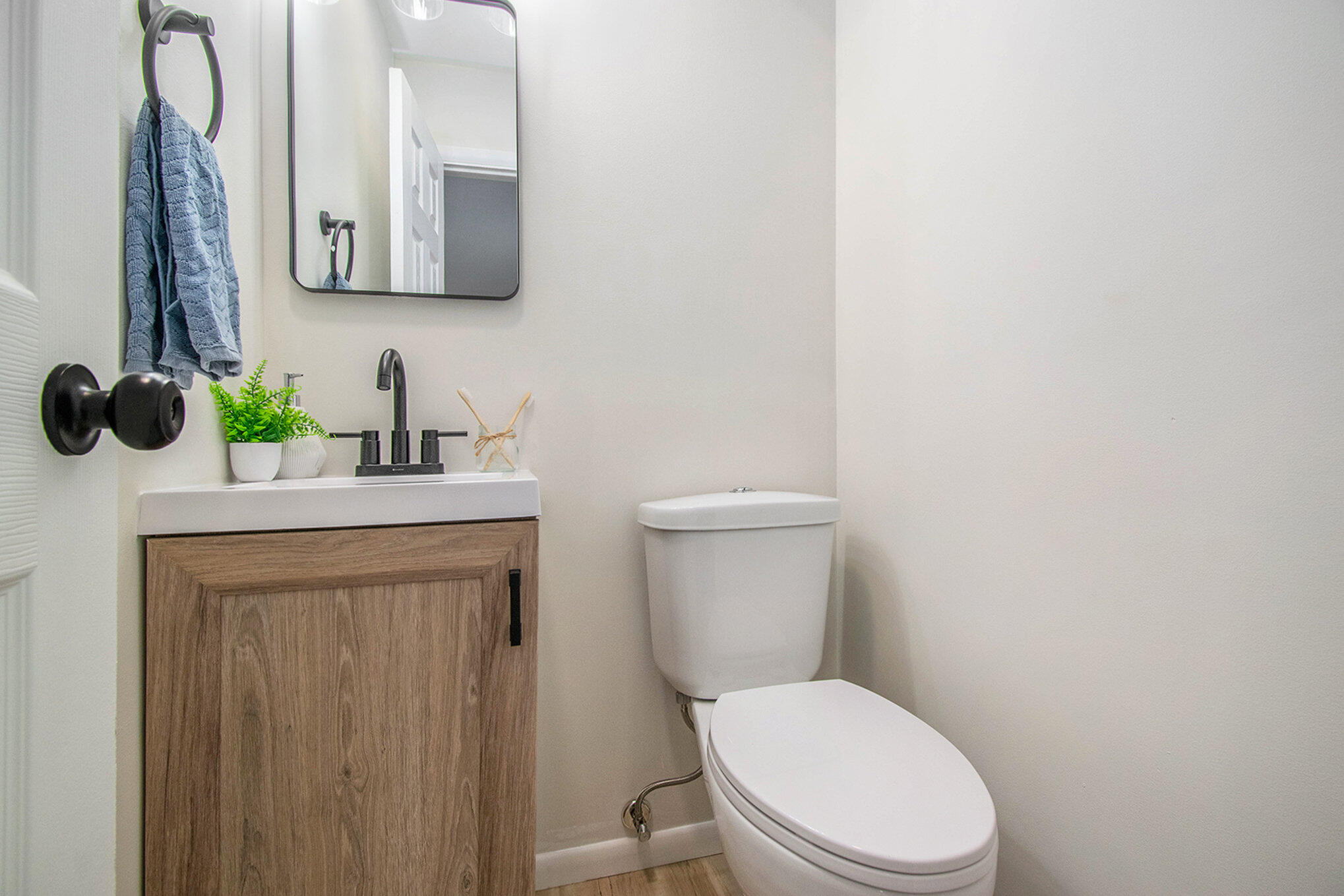 17455 Starbrick Street Edwardsburg, MI 49112 - Photo 7 of 25 007_photo_nov_15_2025_1_07_50_pm_943