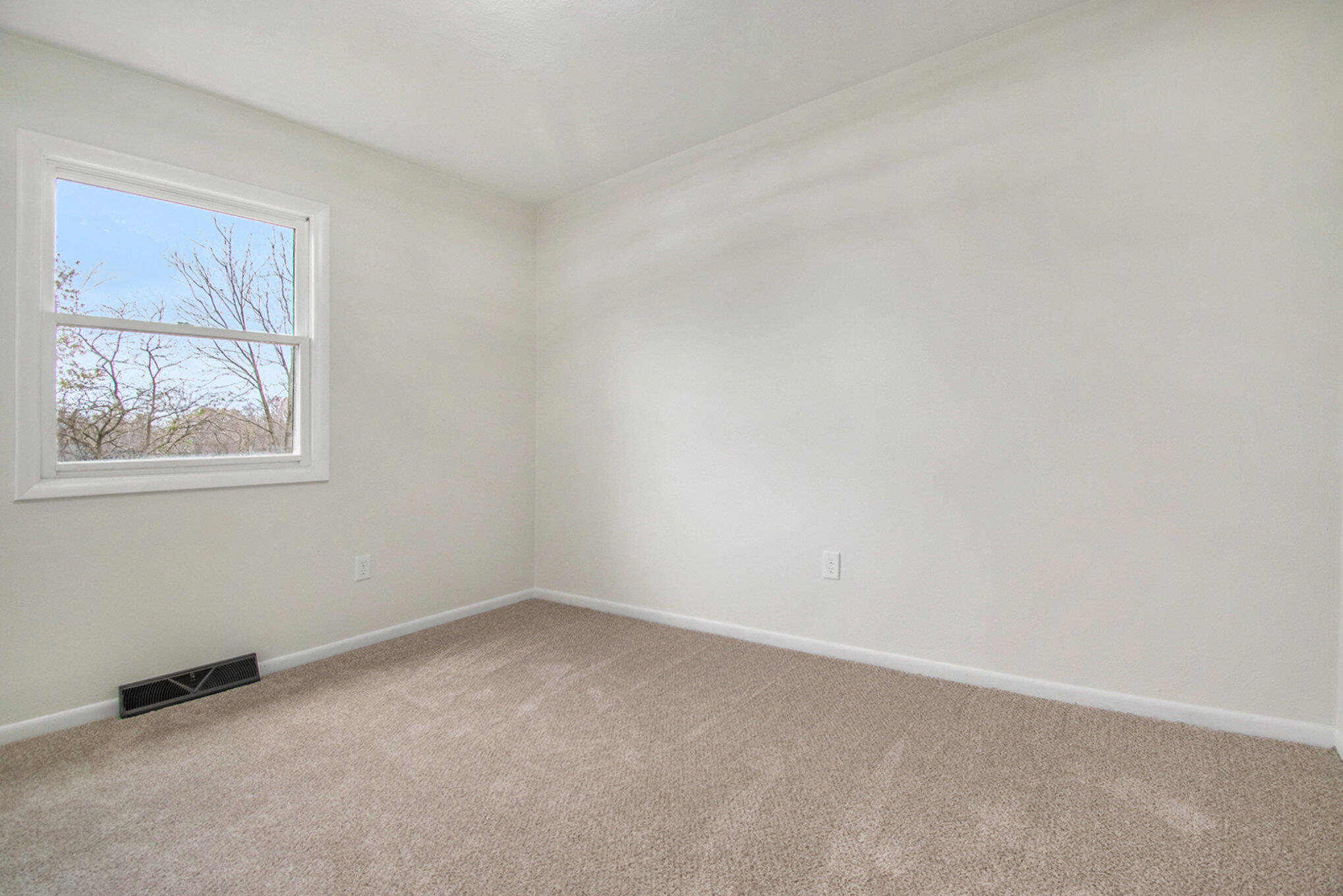 17455 Starbrick Street Edwardsburg, MI 49112 - Photo 9 of 25 009_photo_nov_15_2025_1_03_51_pm_54