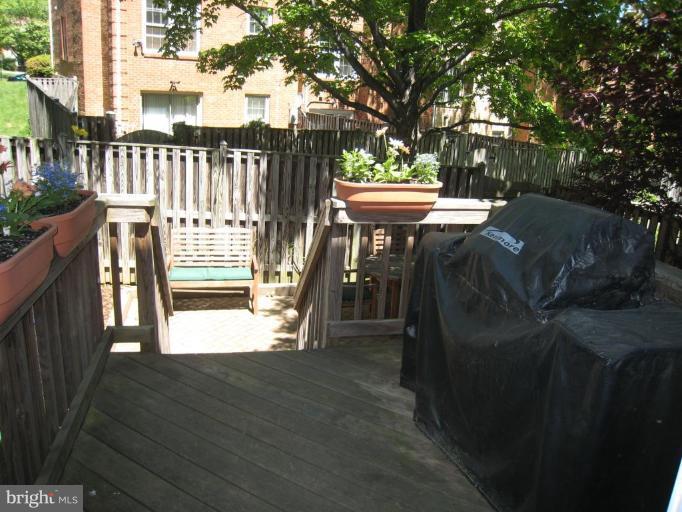 7424 Timberock Road Falls Church, VA 22043 - Photo 19 of 30 Deck