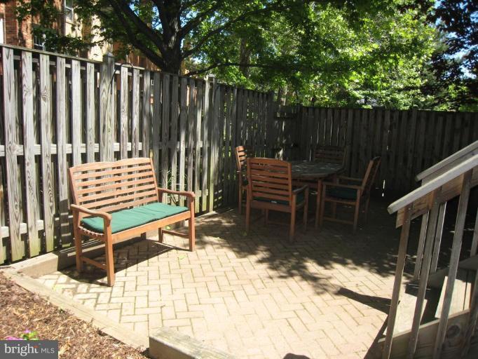 Extra large and private yard
