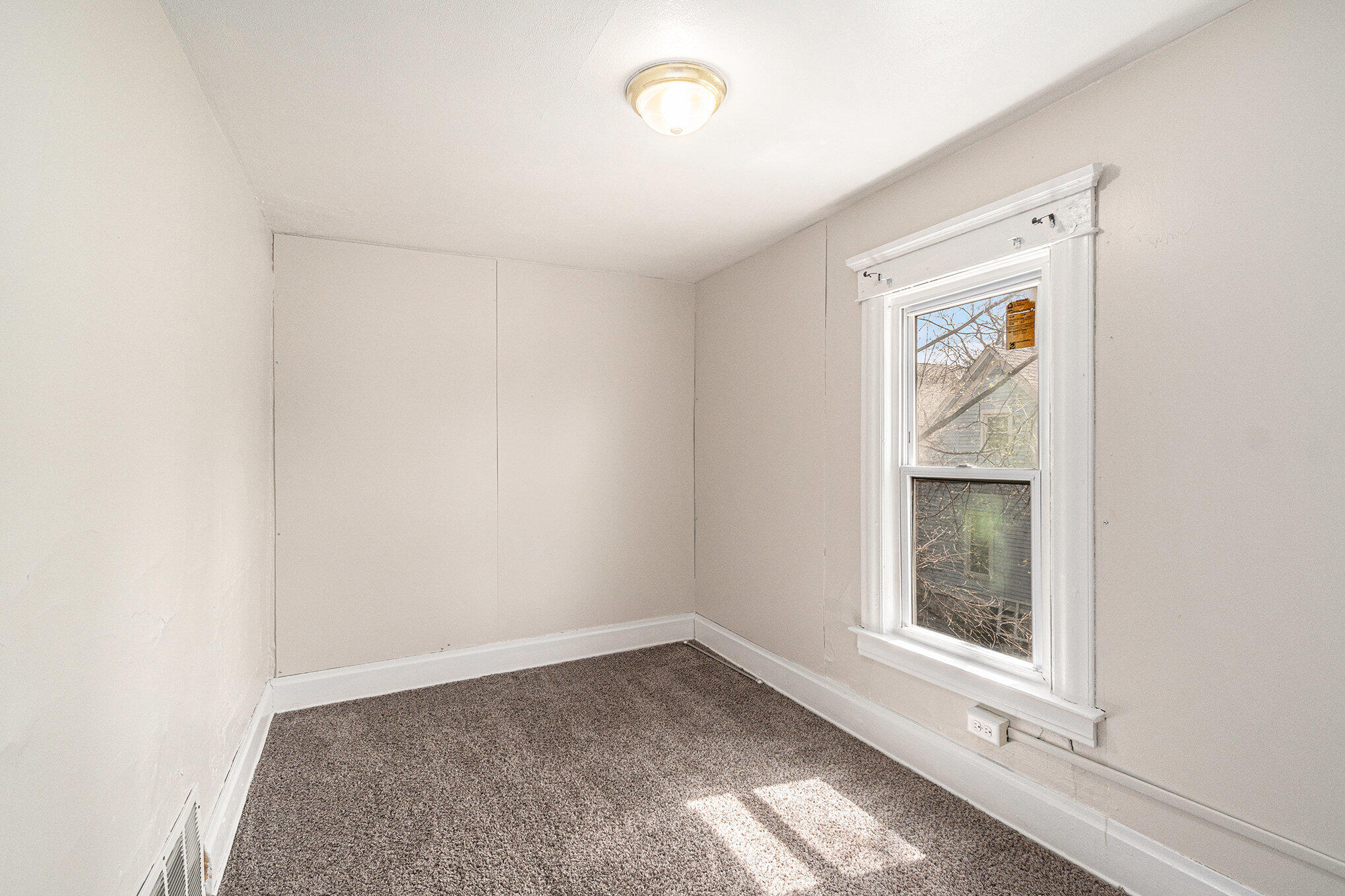708 Harrison Street Kalamazoo, MI 49007 - Photo 12 of 16 011_019_harrison_617