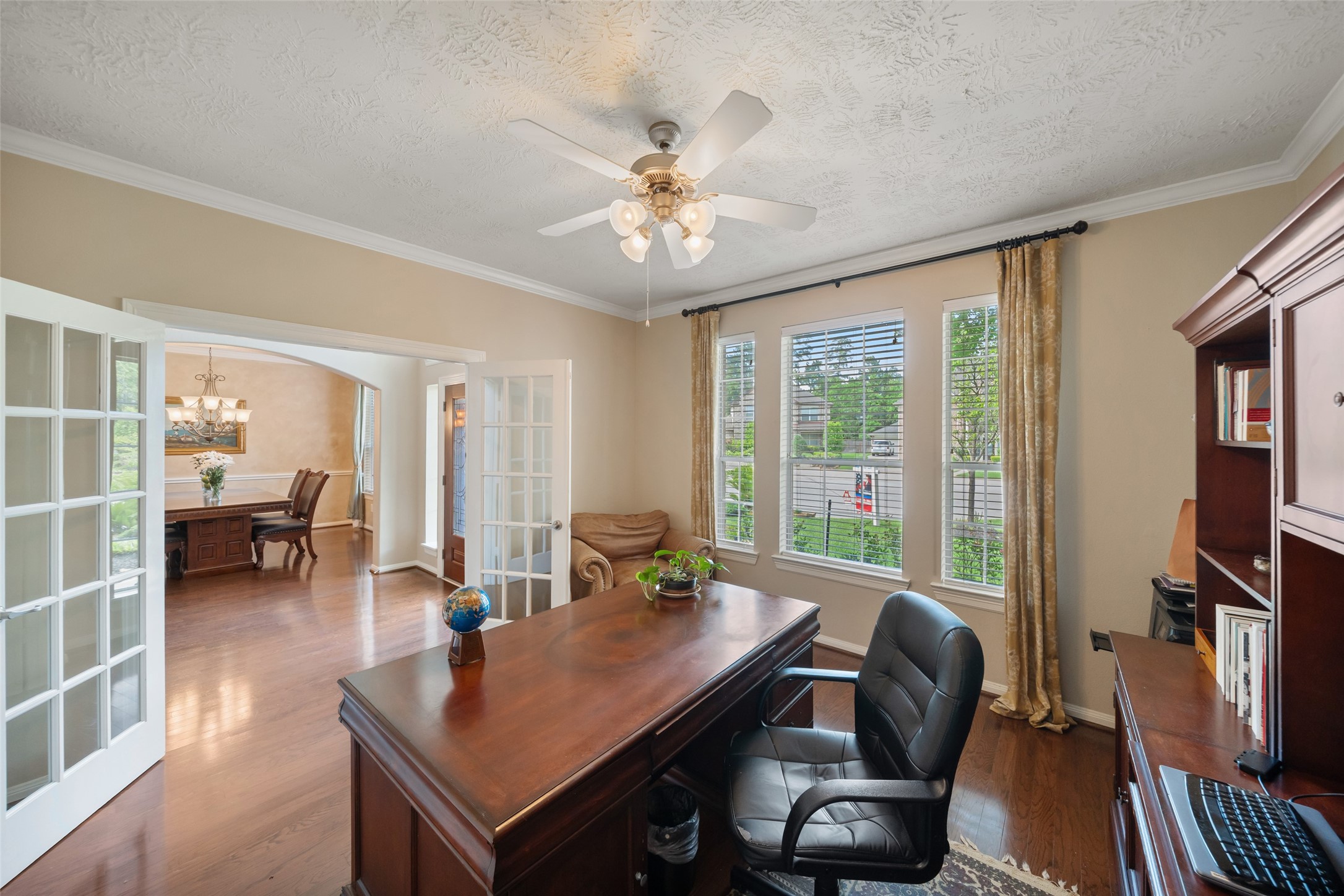 6407 Ashley Manor Drive Spring, TX 77389 - Photo 7 of 41 a view of a livingroom with workspace and a window