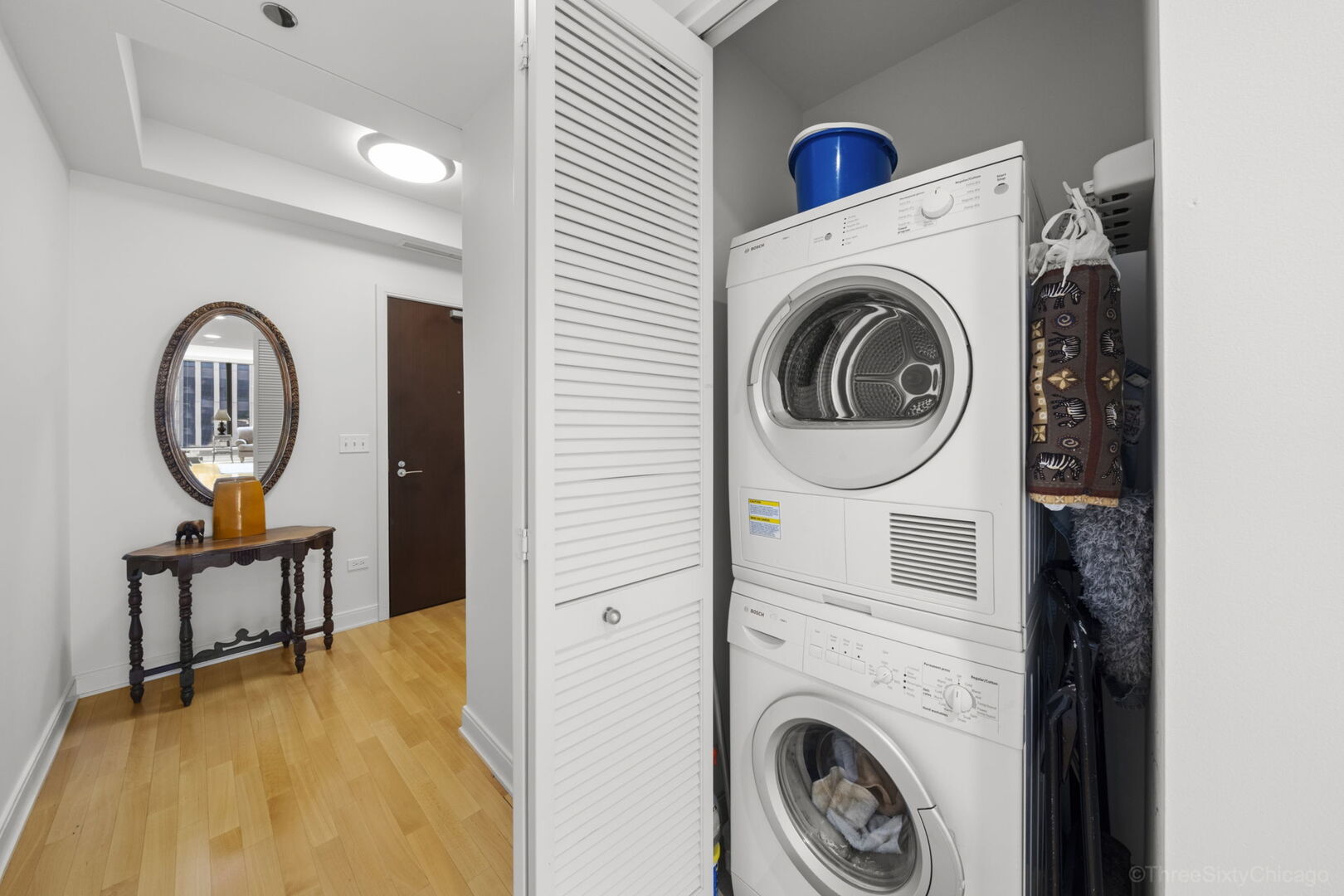 60 East Monroe Street, Unit 1604 Chicago, IL 60603 - Photo 23 of 34 a view of livingroom with washer and dryer