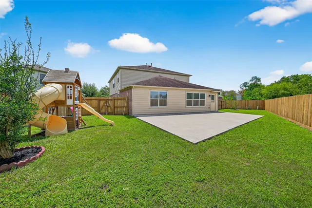 a view of a house with backyard and a garden