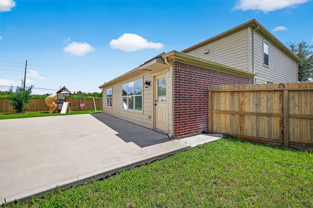 a view of a back yard of the house