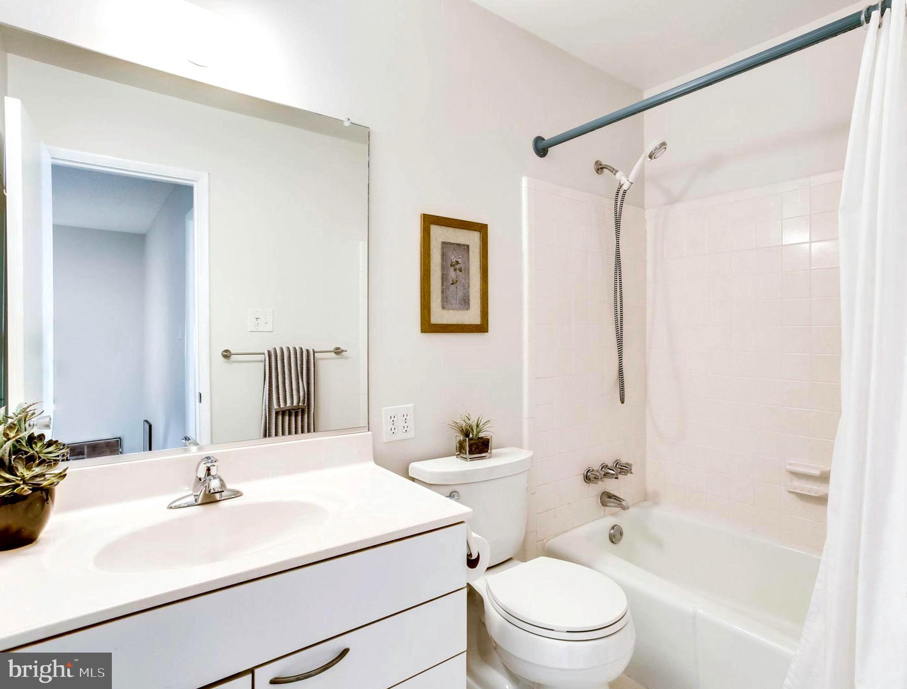 2239 Southgate Square Reston, VA 20191 - Photo 14 of 50 Full bath on second level of the home