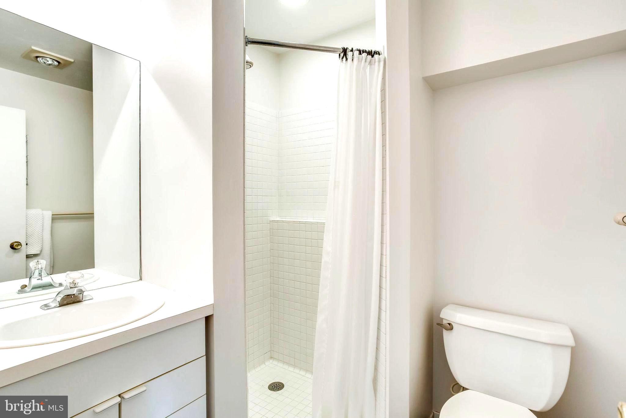 2239 Southgate Square Reston, VA 20191 - Photo 17 of 50 1 of the 2 full baths (+ a powder room) in this TH