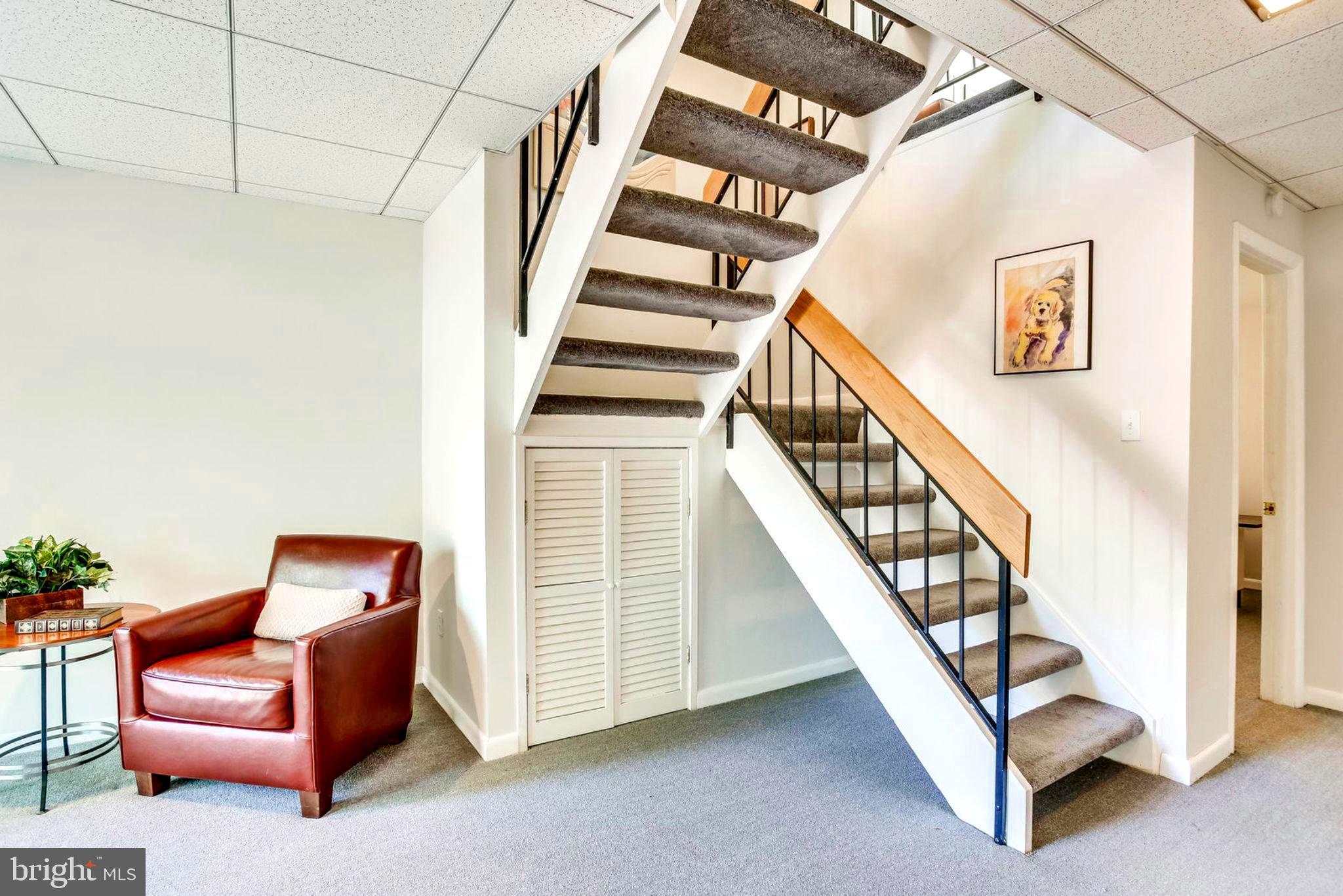 2239 Southgate Square Reston, VA 20191 - Photo 18 of 50 Reading nook in the nicely-sized family room