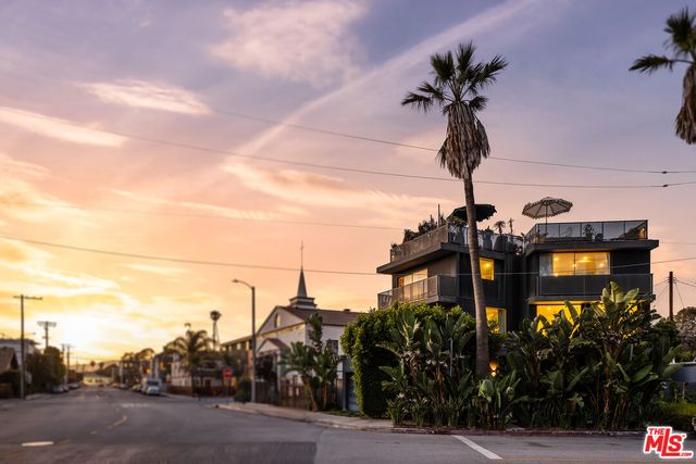 $2,995,000 | 407 Rialto Avenue, Venice, CA 90291