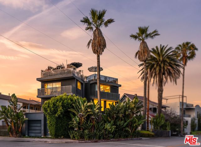 $2,995,000 | 407 Rialto Avenue, Venice, CA 90291