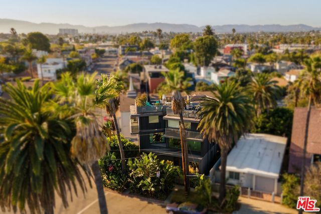 $2,995,000 | 407 Rialto Avenue, Venice, CA 90291