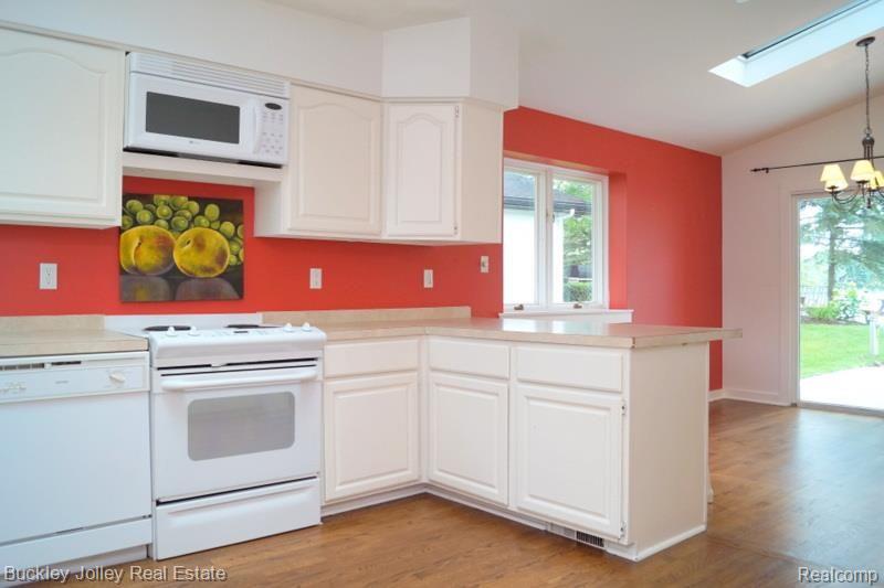 4400 Clifford Road Brighton, MI 48116 - Photo 12 of 22 Spacious Counter Space