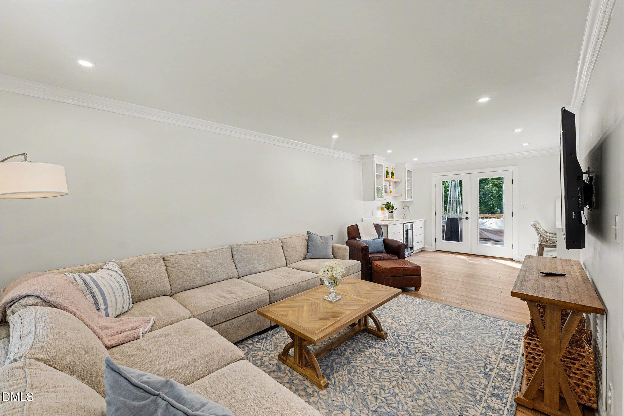 5605 Knollwood Road Raleigh, NC 27609 - Photo 4 of 34 005_file_6895