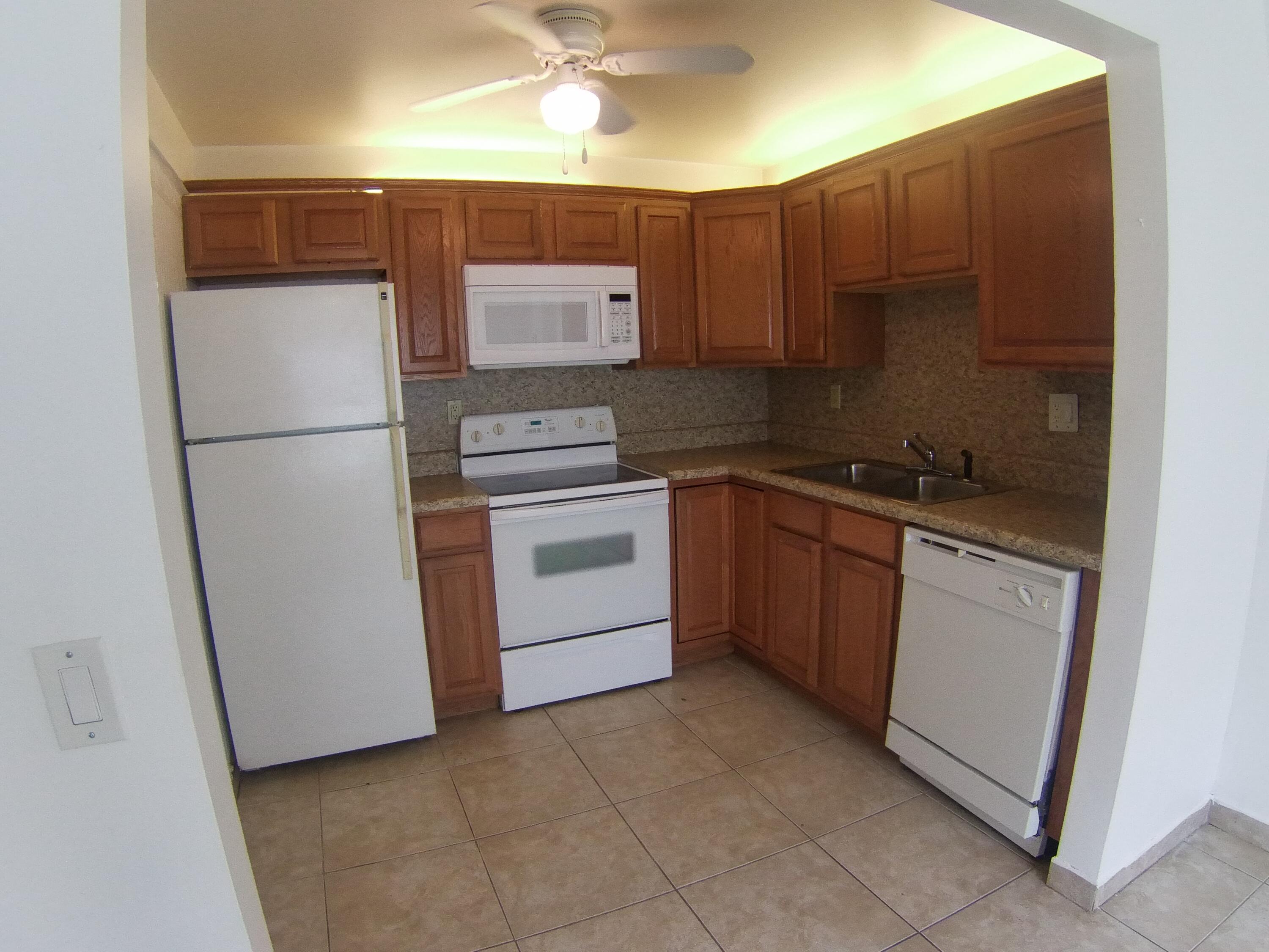 537 Normandy L Delray Beach Delray Beach, FL 33484 - Photo 8 of 21 SING0008