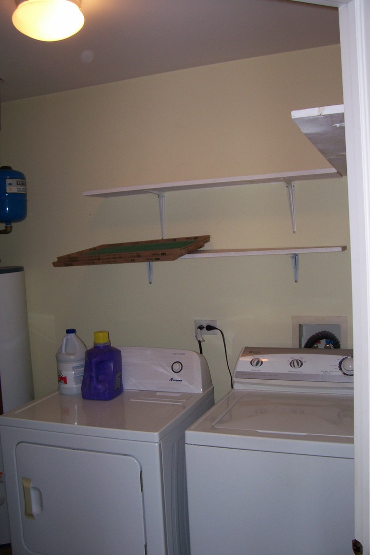 523 North Red Deer Road Round Lake, IL 60073 - Photo 12 of 14 a utility room with dryer and washer