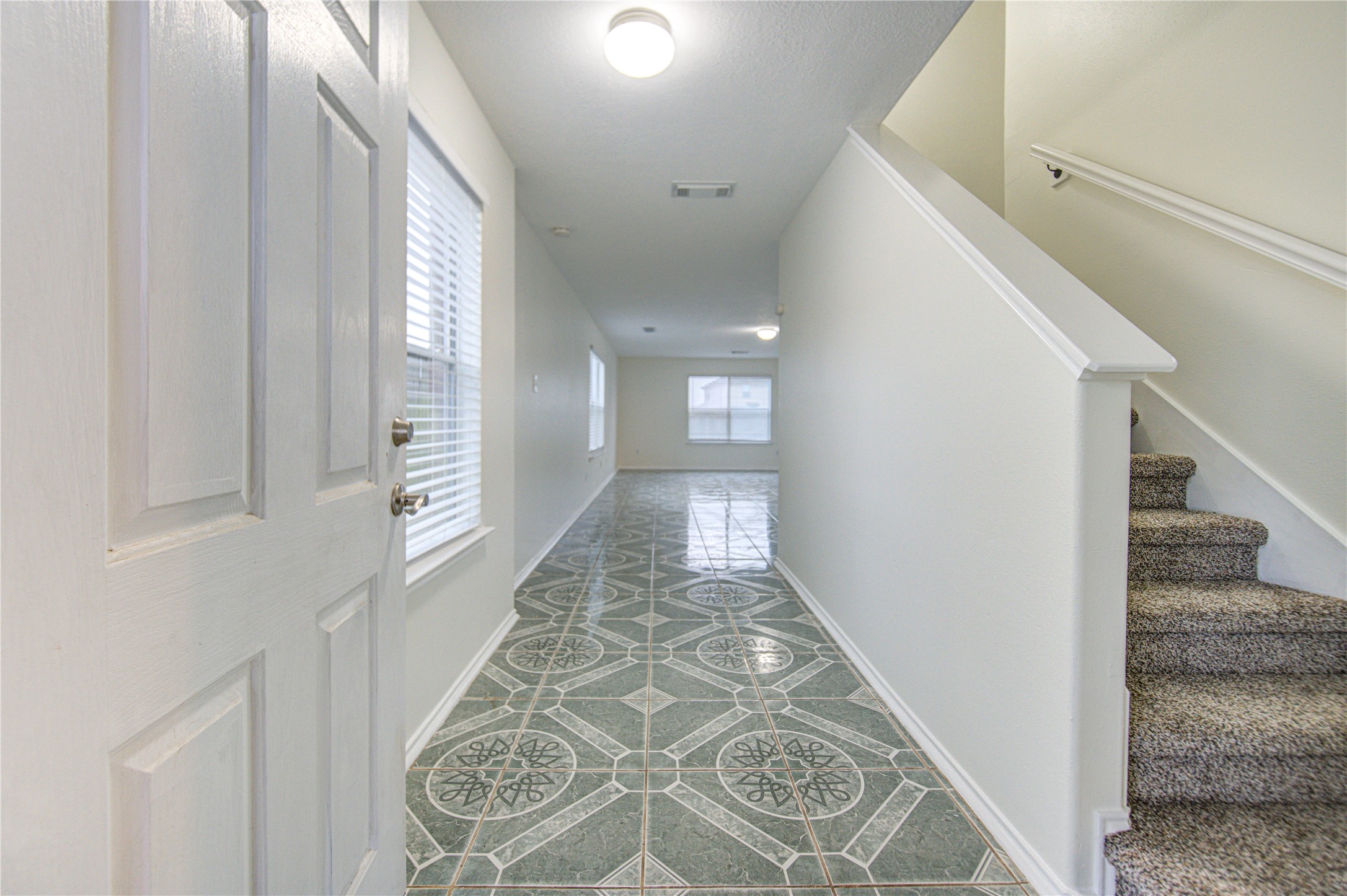 9926 Myrtle Field Lane Houston, TX 77044 - Photo 3 of 34