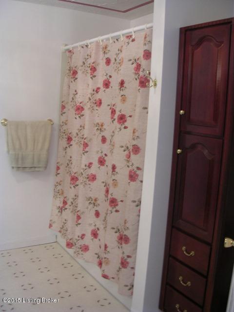 6693 Rutledge Road Louisville, KY 40258 - Photo 34 of 41 34