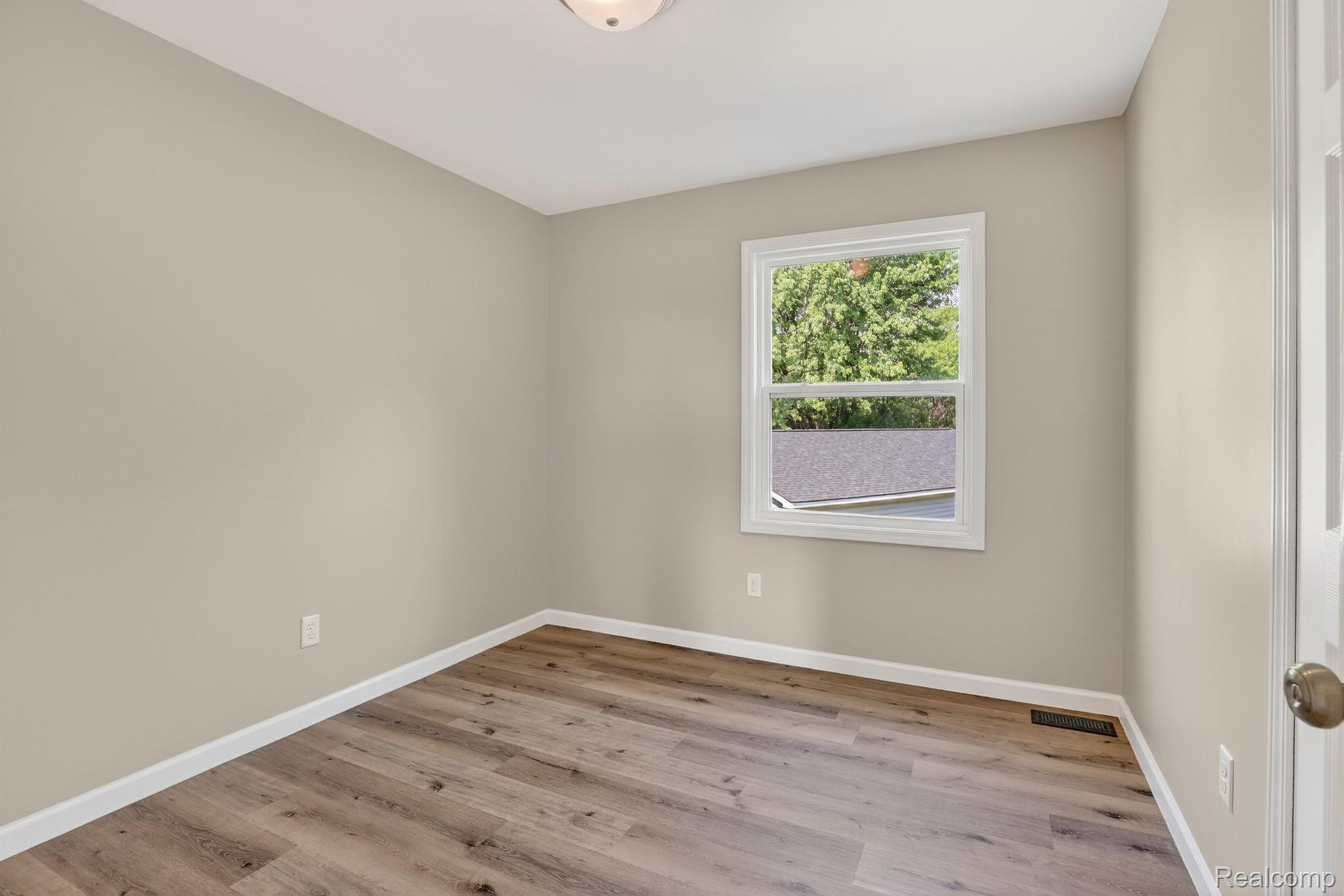 1215 North Oak Road Davison, MI 48423 - Photo 15 of 37