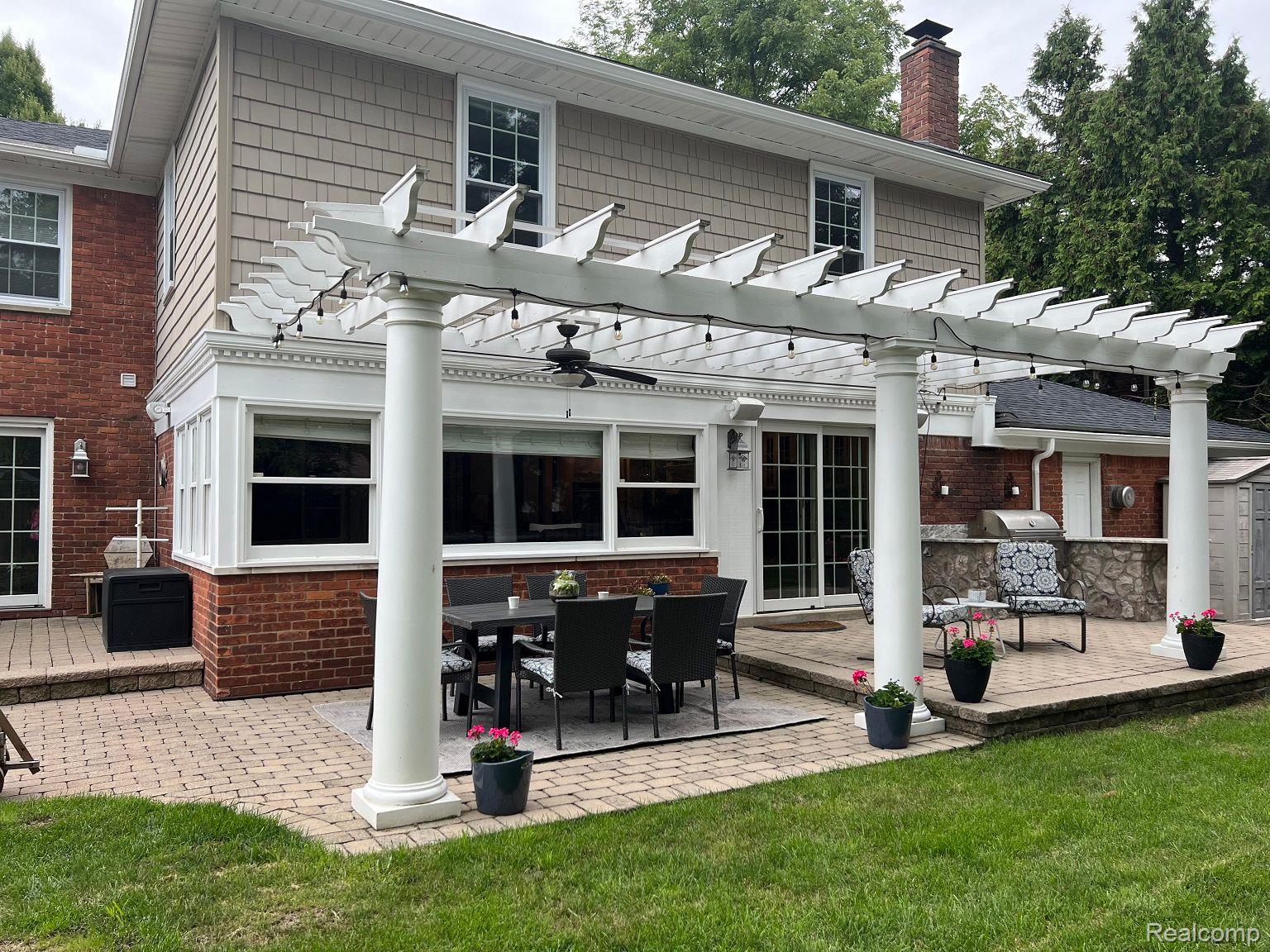 720 South Oxford Road Grosse Pointe, MI 48236 - Photo 3 of 44 Pergola