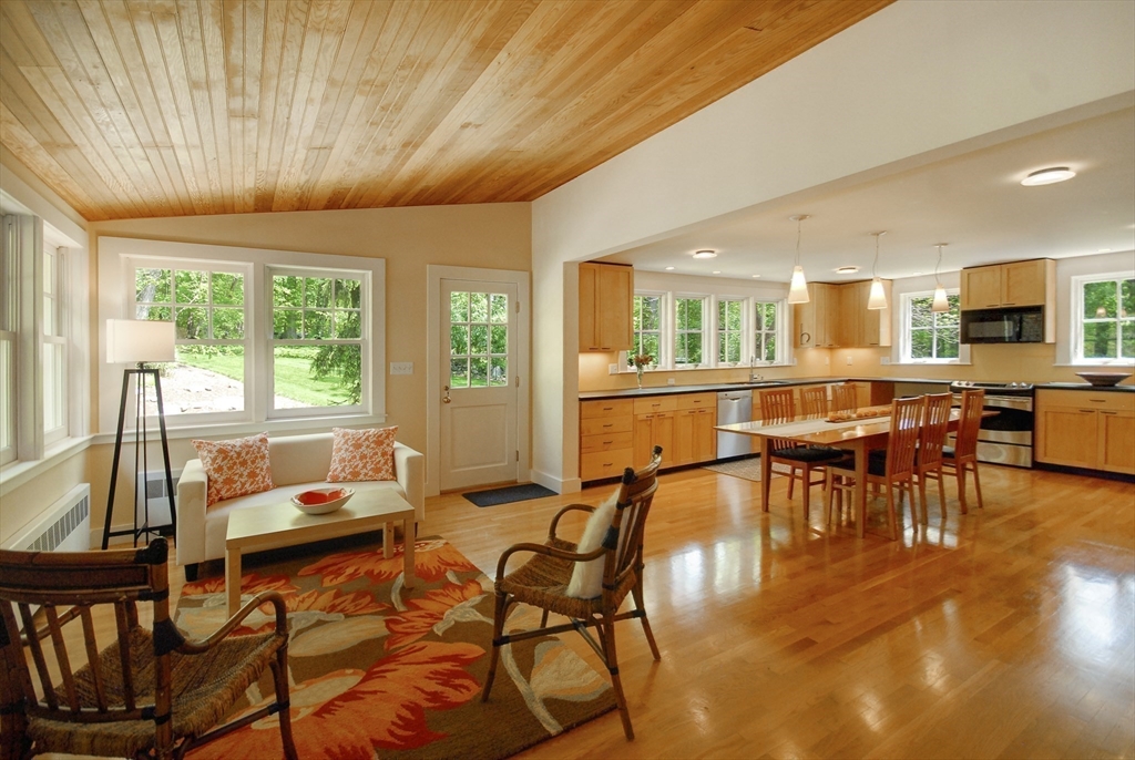 394 Strawberry Hill Road Concord, MA 01742 - Photo 12 of 40 Gallery Image 12