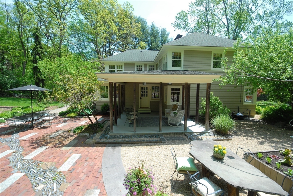 394 Strawberry Hill Road Concord, MA 01742 - Photo 2 of 40 Gallery Image 2