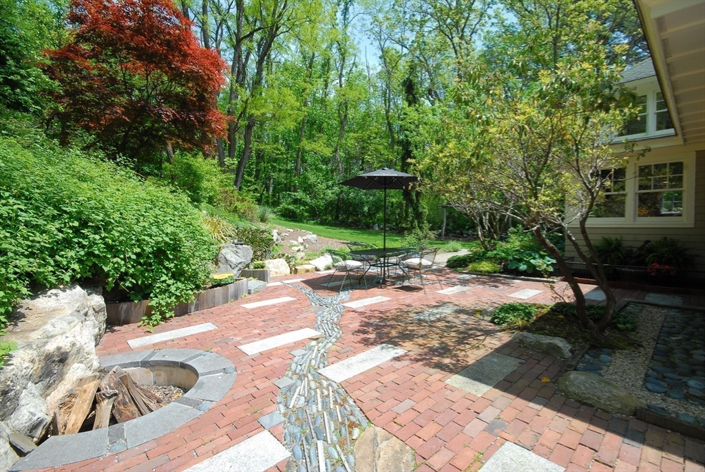 394 Strawberry Hill Road Concord, MA 01742 - Photo 32 of 40 Gallery Image 32
