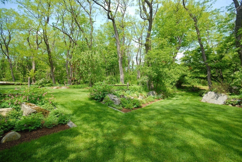 394 Strawberry Hill Road Concord, MA 01742 - Photo 36 of 40 Gallery Image 36