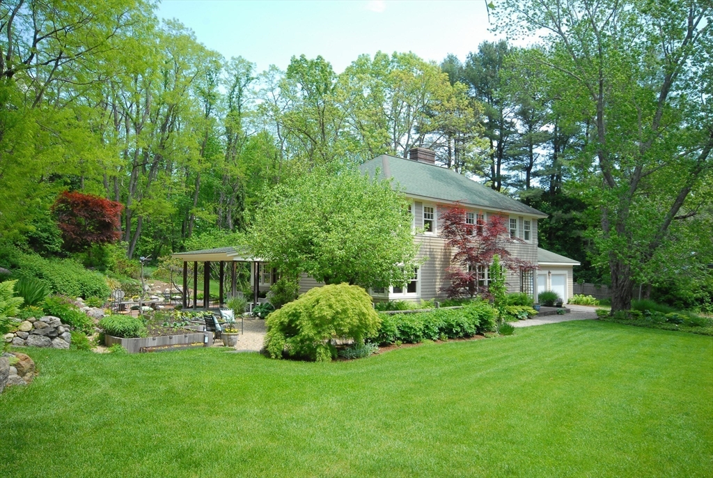 394 Strawberry Hill Road Concord, MA 01742 - Photo 38 of 40 Gallery Image 38
